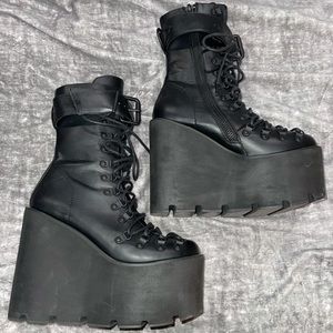 Current Mood Traitor Boots